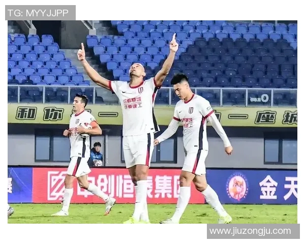 恒大主场大胜恒丰,升至中超积分榜前三,球队状态回暖 恒大主场大胜恒丰,升至中超积分榜前三,球队状态回暖