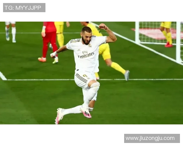 皇马2-1逆转比利亚雷亚尔，本泽马建功助球队保持领先地位