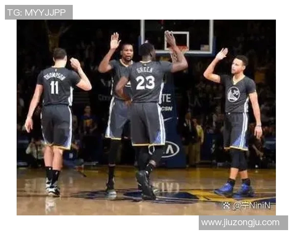 勇士力克雷霆，克雷·汤普森三分爆发，狂砍35分