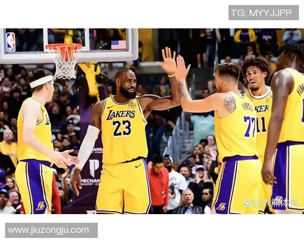 湖人队阵容强大，晋级季后赛成热门