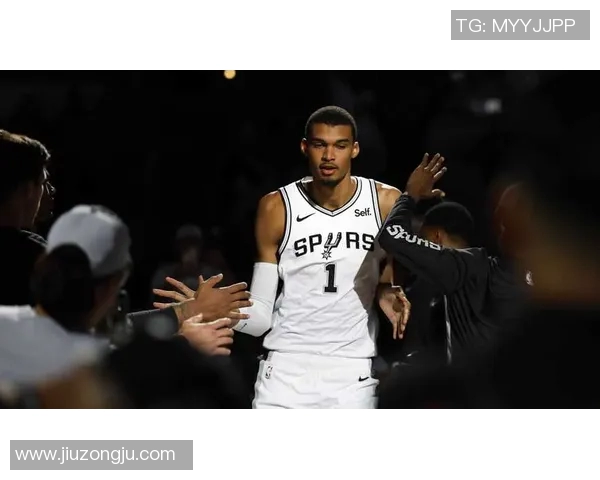 文班亚马场均20分10篮板3盖帽新秀表现超群前景光明